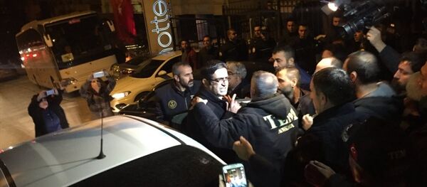 HDP Grup Başkanvekili ve Diyarbakır Milletvekili İdris Baluken, partisinin genel merkezinde gözaltına alındı. HDP Grup Başkanvekili ve Diyarbakır Milletvekili İdris Baluken, partisinin genel merkezinde gözaltına alındı. - Sputnik Türkiye