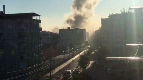 Diyarbakır'ın Bağlar ilçesindeki patlama, kentin pek çok noktasından duyuldu. - Sputnik Türkiye