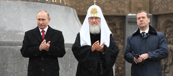 Putin, Ulusal Birlik Günü'nde kahramanların anıtına çiçek bıraktı - Sputnik Türkiye