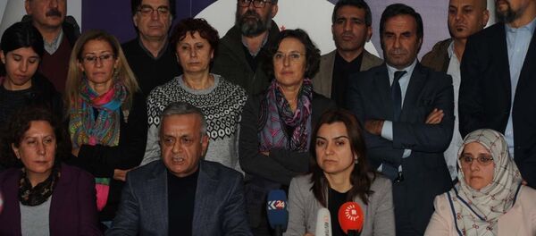 HDP Milletvekillerinin gözaltına alınmasına ilişkin HDP İstanbul İl Başkanlığı'nda basın açıklaması yapıldı. - Sputnik Türkiye