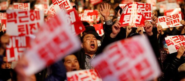 Güney Kore'de halk devlet başkanının istifası için sokaklara döküldü - Sputnik Türkiye