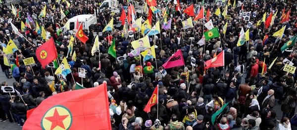 Paris'te 20 bin kişi HDP operasyonu ve tutuklamaları protesto etti - Sputnik Türkiye