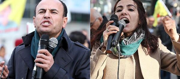 Aranan HDP'li vekiller Tuğba Hezer Öztürk ve Faysal Sarıyıldız Brüksel'deki protesto gosterisinde görüntülendi - Sputnik Türkiye