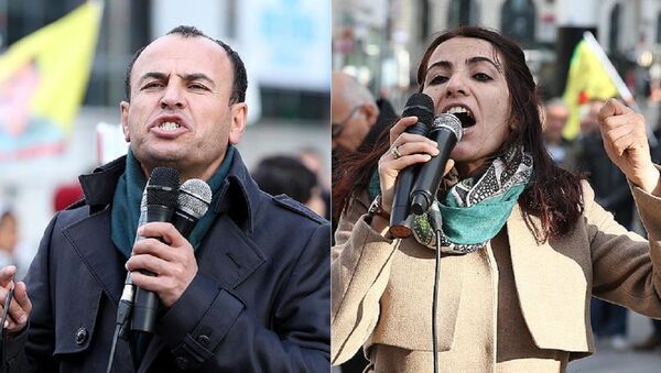 Aranan HDP'li vekiller Tuğba Hezer Öztürk ve Faysal Sarıyıldız Brüksel'deki protesto gosterisinde görüntülendi - Sputnik Türkiye