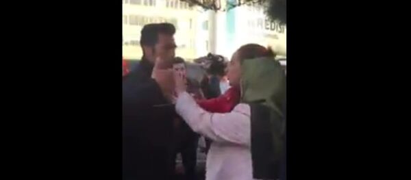 HDP’li Hüda Kaya’nın üzerine yürüyen polis: Çek lan elini - Sputnik Türkiye