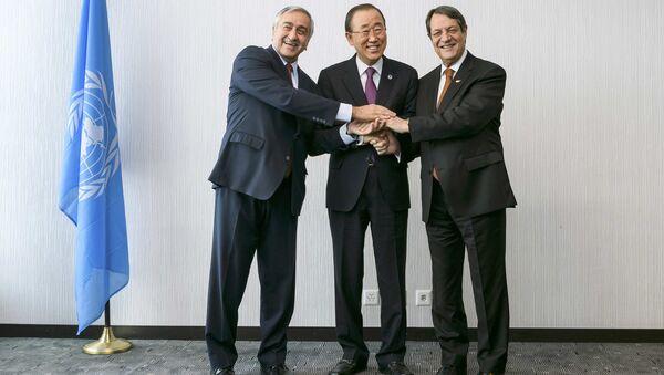 Kuzey Kıbrıs lideri Mustafa Akıncı- BM Genel Sekreteri Ban Ki-mun- Kıbrıs Cumhurbaşkanı Nikos Anastasiadis - Sputnik Türkiye