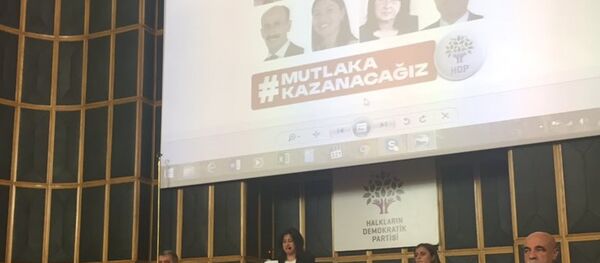 HDP'nin tutuklamalardan sonraki ilk grup toplantısı - Sputnik Türkiye