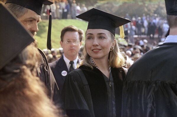 Clinton, hukuk alanında doktora derecesini alırken, 1992. - Sputnik Türkiye
