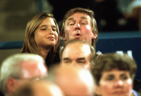 Donald Trump kızı İvanka ile beraber tenis maçında, 1994. - Sputnik Türkiye