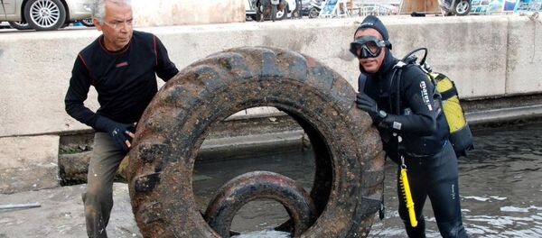 Kaş'ta denizden çıkanlar: Sandalye, kilim, bisiklet, tekerlek... - Sputnik Türkiye