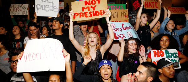 Los Angeles'da Trump karşıtı göstericiler - Sputnik Türkiye