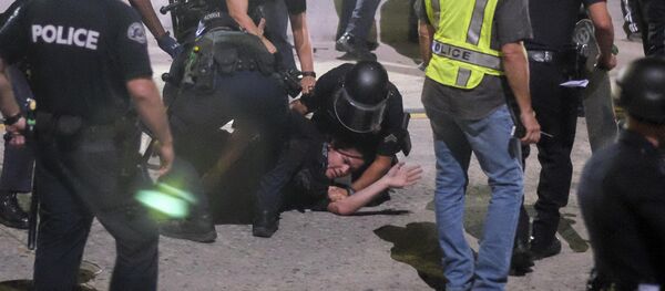 Kaliforniya'da gözaltına alınan Trump karşıtı protestocular - Sputnik Türkiye