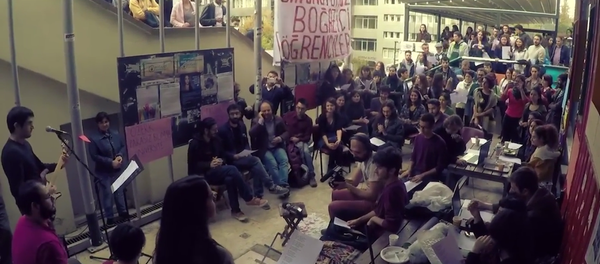 Boğaziçi Üniversitesi öğrencilerinden KHK şarkısı Boğaziçi Üniversitesi öğrencilerinden KHK şarkısı - Sputnik Türkiye