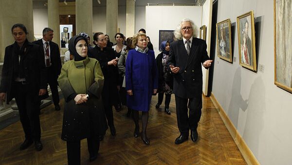 Cumhurbaşkanı Recep Tayyip Erdoğan’ın eşi Emine Erdoğan, Minsk'te Ulusal Ressamlık Müzesi’ni gezdi. - Sputnik Türkiye