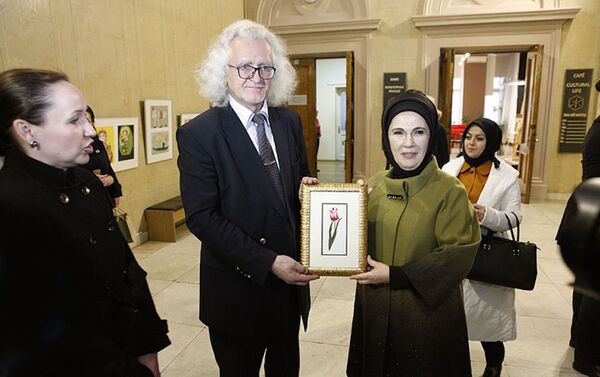 Cumhurbaşkanı Recep Tayyip Erdoğan’ın eşi Emine Erdoğan, Minsk'te Ulusal Ressamlık Müzesi’ni gezdi. - Sputnik Türkiye