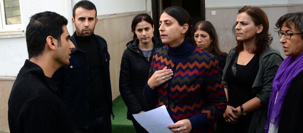 HDP'li Uca,  KJA'nın mühürlenmesine tepki gösterdi. - Sputnik Türkiye