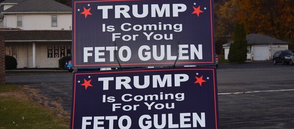 Pensilvanya'da 'Trump senin için geliyor FETO Gülen' pankartı - Sputnik Türkiye