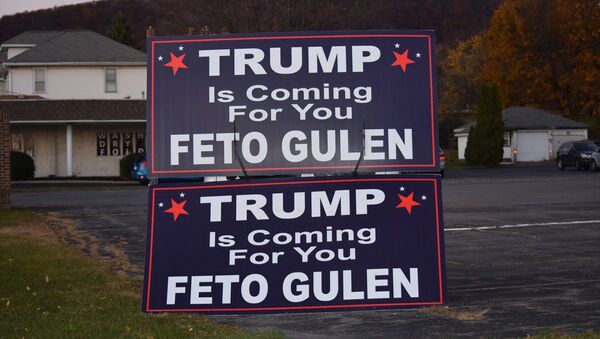 Pensilvanya'da 'Trump senin için geliyor FETO Gülen' pankartı - Sputnik Türkiye