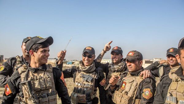 Irak ordusu, Musul'da stratejik bir mahalleyi IŞİD'den geri aldı. - Sputnik Türkiye