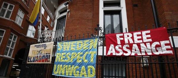 Ekvador'un Londra Büyükelçiliği önünde Assange protestoları - Sputnik Türkiye