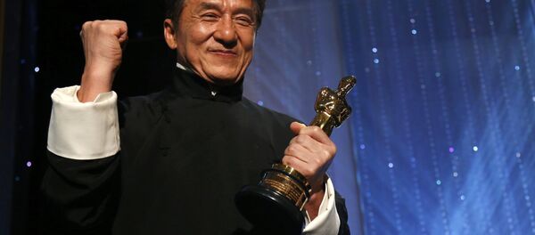Sinema dünyasının en prestijli ödüllerinden Oscar'ı dağıtan Sinema Sanatları ve Bilimleri Akademisi Hong Kong’lu oyuncu, yazar, yönetmen ve dövüş ustası 62 yaşındaki Jackie Chan’i, sinema dünyasındaki 'olağanüstü başarılarından' dolayı onur ödülüne layık gördü. - Sputnik Türkiye