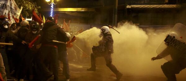 Yunan polisinden Obama’yı protesto eden Atinalılara müdahale - Sputnik Türkiye