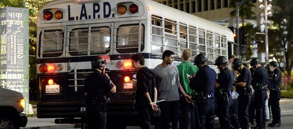 Los Angeles'taki Trump protestosuna katılan göstericilerden bazıları gözaltına alındı - Sputnik Türkiye