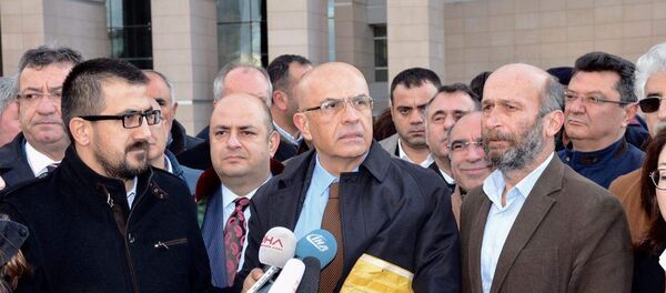 CHP Milletvekili Enis Berberoğlu ilk kez hakim karşısına çıktı - Sputnik Türkiye