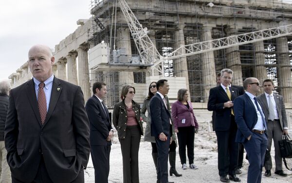 Obama, Akropolis hakkında bilgi alırken ekibi de kendisini bekledi. - Sputnik Türkiye