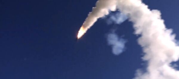 Oniks füzesinin Bastion kıyı füze sisteminden Suriye’deki yasadışı silahlı örgütlerin mevzilerine fırlatılışı. - Sputnik Türkiye