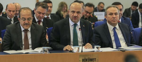 Milli Savunma Bakanı Fikri Işık - Sputnik Türkiye