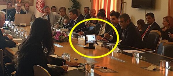 Darbe Komisyonu’nda ‘canlı yayın’ tartışması - Sputnik Türkiye