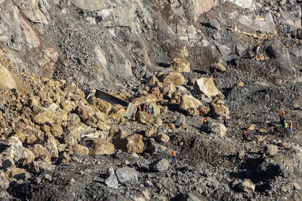 Siirt'in Şirvan ilçesinin Maden köyünde bulunan bir bakır madeni sahasında heyelan meydana geldi. - Sputnik Türkiye