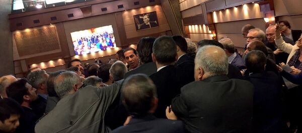 İBB'nin meclis toplantısında 'cinsel istismar' kavgası çıktı - Sputnik Türkiye