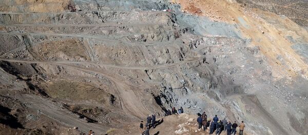 Siirt'in Şirvan ilçesindeki özel maden ocağında meydana gelen heyelan Siirt'in Şirvan ilçesindeki özel maden ocağında meydana gelen heyelan - Sputnik Türkiye