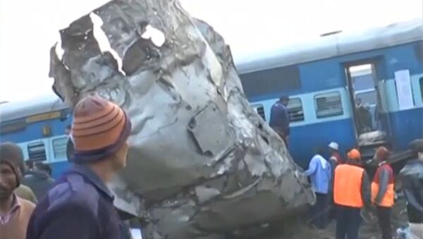 Hindistan'da tren kazası - Sputnik Türkiye
