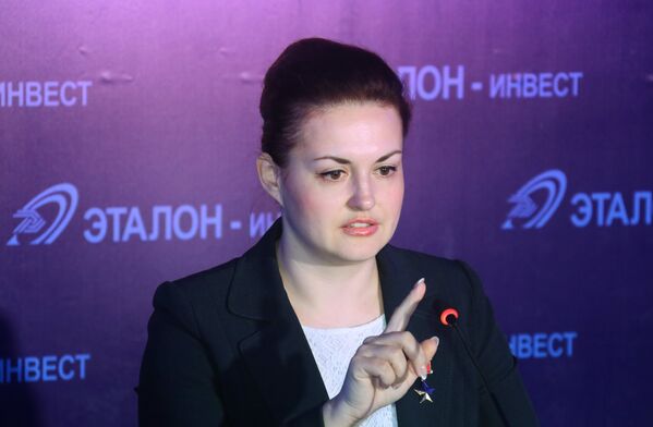 UUİ'ye giden ilk Rus kadın kozmonot ve Birleşik Rusya partisinden milletvekili Yelena Serova - Sputnik Türkiye