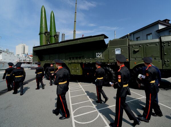 İskander-M füze savunma sistemi, Vladivostok’ta düzenlenen ‘Armiya-2016’ (Ordu-2016) isimli uluslararası askeri fuarda. - Sputnik Türkiye