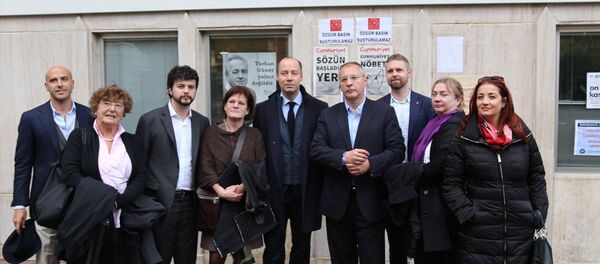 Avrupalı parlamenterler, Cumhuriyet gazetesini ziyaret etti. - Sputnik Türkiye