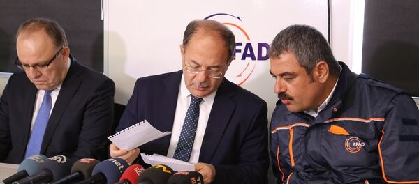 Sağlık Bakanı Recep Akdağ, Şirvan ilçesindeki facianın yaşandığı özel bakır madeni sahasında yaptığı incelemelerin ardından AFAD kriz merkezine geçerek burada basın toplantısı düzenledi. - Sputnik Türkiye