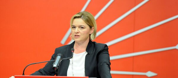 CHP Genel Başkan Yardımcısı Selin Sayek Böke, parti genel merkezinde düzenlediği basın toplantısında, Türkiye ekonomisinde son dönemde yaşanan gelişmeleri değerlendirdi. - Sputnik Türkiye