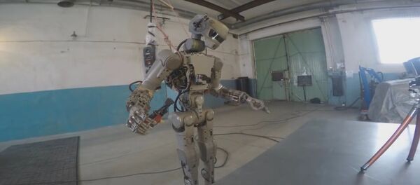 Rus avatar robot FEDOR testere kullanmayı öğrendi - Sputnik Türkiye
