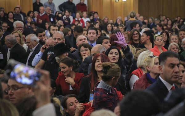 CHP Gelen Başkanı Kemal Kılçdaroğlu, partisinin grup toplantısında çoğu kadın olmak üzere büyük bir kalabalığa seslendi. - Sputnik Türkiye