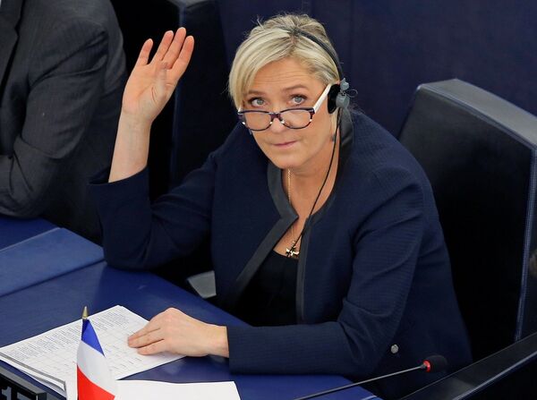 Avrupa Parlamentosu'nda Türkiye'nin AB üyeliğiyle ilgili düzenlenen oturuma Fransa'da aşırı sağcı Ulusal Cephe Partisi'nin (FN) lideri Marine Le Pen de katıldı. - Sputnik Türkiye