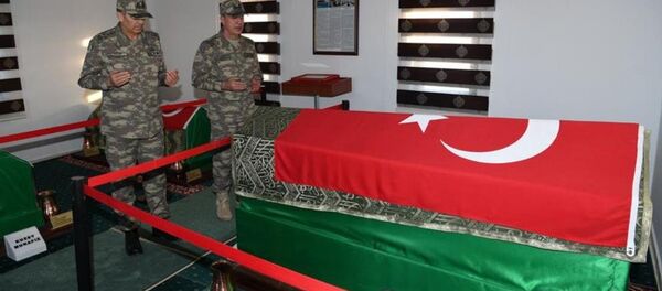 Hulusi Akar, Süleyman Şah Türbesi'nde - Sputnik Türkiye