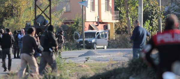 Adana'da bomba düzeneği olduğu değerlendiren araç ele geçirildi Adana'da bomba düzeneği olduğu değerlendiren araç ele geçirildi - Sputnik Türkiye