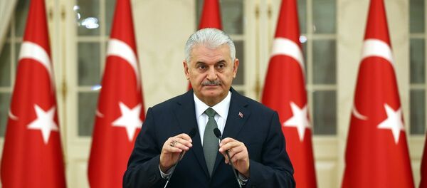 Başbakan Binali Yıldırım, Çankaya Köşkünde, 24 Kasım Öğretmenler Günü nedeniyle 81 ilden gelen öğretmenlerle bir araya geldi. Yıldırım, programın ardından gazetecilerin gündeme ilişkin sorularını yanıtladı. - Sputnik Türkiye