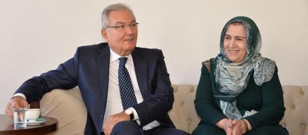 Deniz Baykal, Ahmet Türk'ün eşini ziyaret etti Deniz Baykal, Ahmet Türk'ün eşini ziyaret etti - Sputnik Türkiye