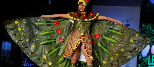 Kolombiya’nın Cali kentinde doğal kaynakların korunmasına dikkat çekmek amacıyla BioFashion başlıklı bir defile düzenlendi. - Sputnik Türkiye