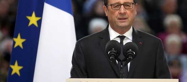 Fransa Cumhurbaşkanı Hollande, bugün Nimes'de bulunan Ulusal Polis Akademisi'nin mezuniyet törenine de katıldı. - Sputnik Türkiye